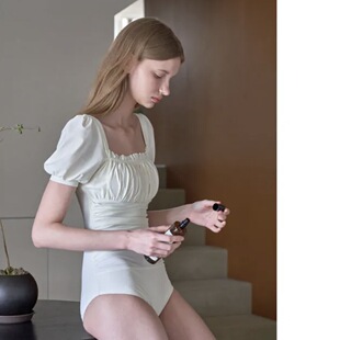 泳装 三角黑白蓝色小胸保守露背韩版 保守 女游泳衣连体简约短袖 特价