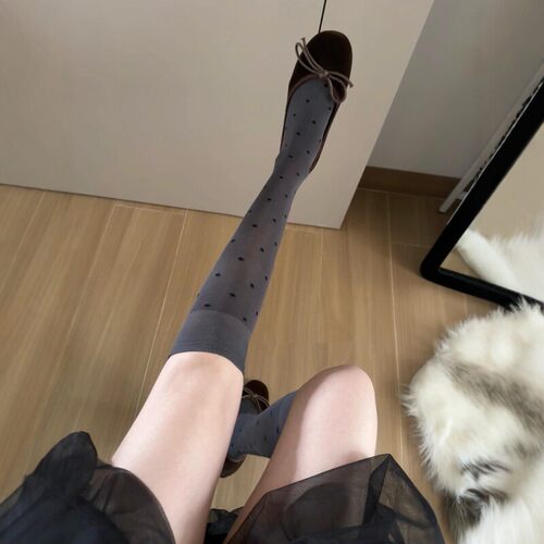 灰波点长袜，温柔系穿搭的小心机