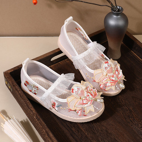 热销8000+女童夏季绣花汉服鞋