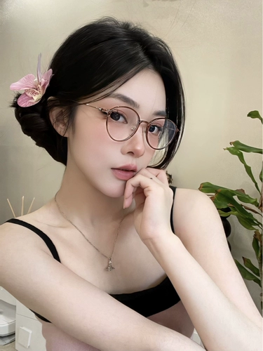 Ретро -коричневые очки могут быть сопоставлены с высотой цифровой линзой миопии, простой лицом лица, маленьким ультра -световым TR90 Astigmatism Box