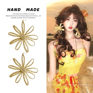 度假风黄色镂空编织花朵大耳环夸张显脸小耳钉女海边拍照耳饰新品