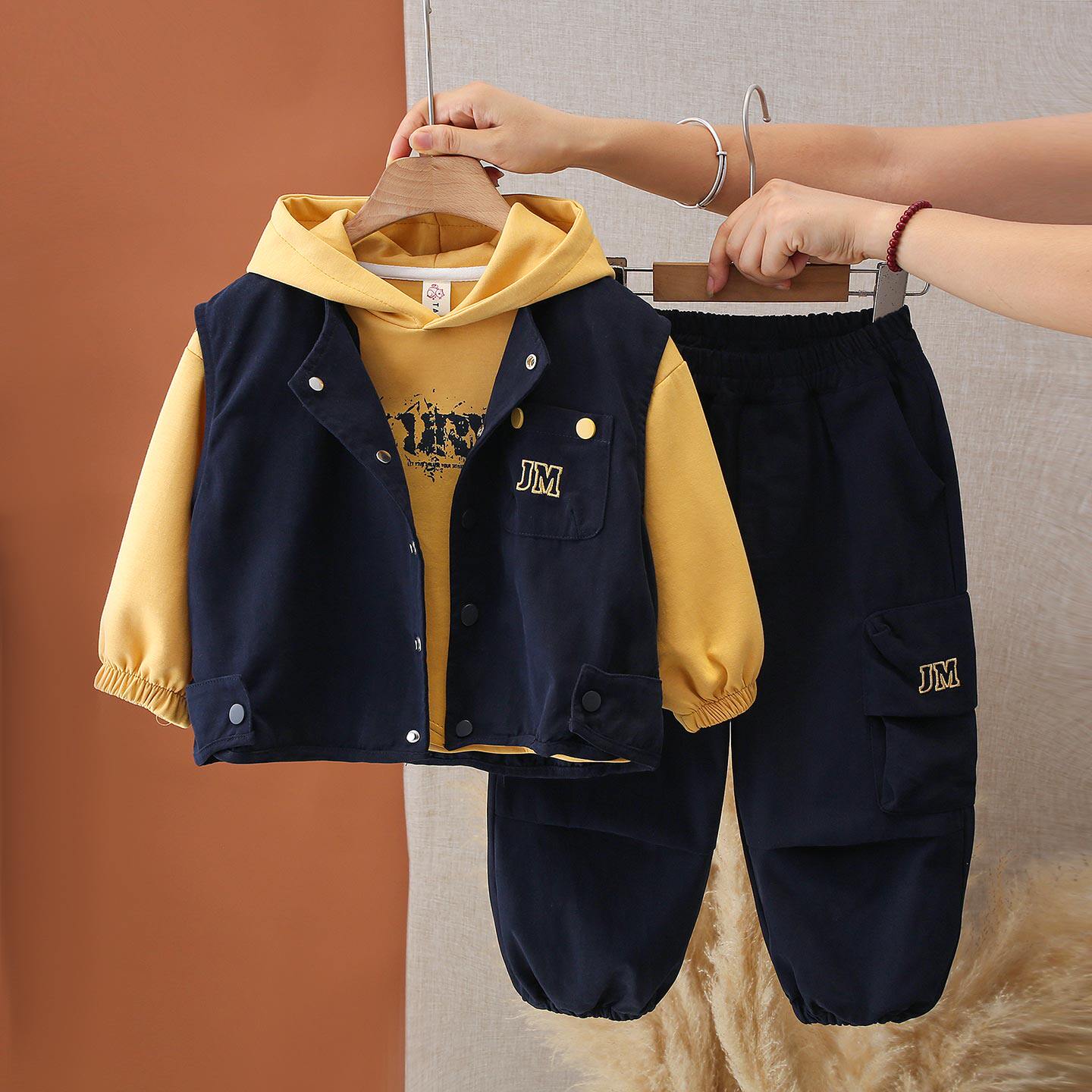 男童马甲卫衣套装2025春秋新款儿童韩版百搭马夹连帽工装裤三件套