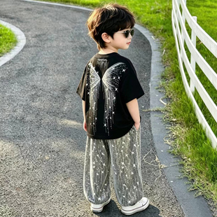 男童短袖翅膀夏季套装2026新款双胞胎儿童烫钻T恤休闲长裤两件套