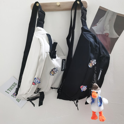 2024款斜挎包女潮流街拍休闲