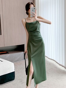 法式醋酸锻面吊带连衣裙女夏高级感褶皱开叉包臀轻熟风礼服长裙子
