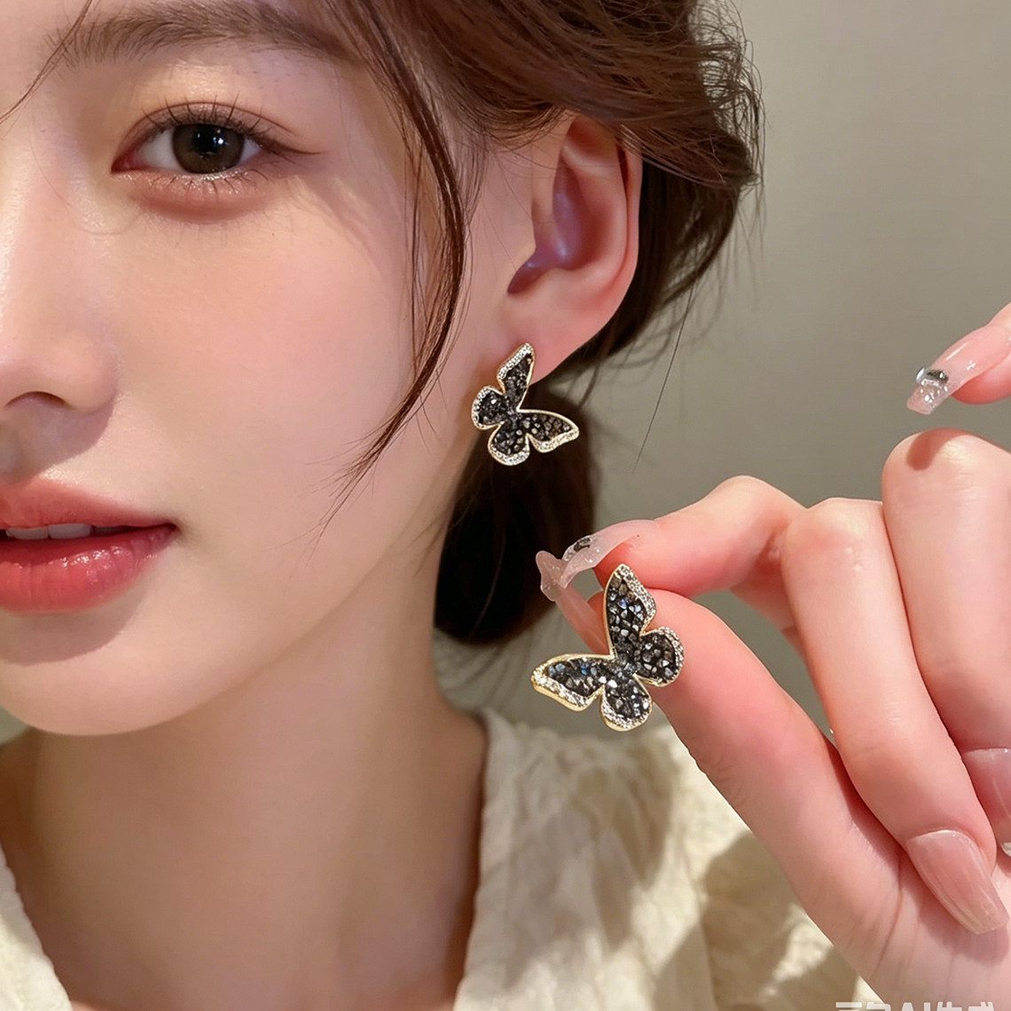 复古黑钻蝴蝶耳钉小众高级感满钻碎钻气质显白精致百搭氛围感耳饰