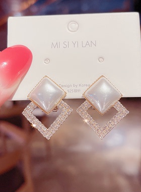 红色方形珍珠耳环2025年新款潮过年喜庆耳钉韩国网红气质轻奢耳饰