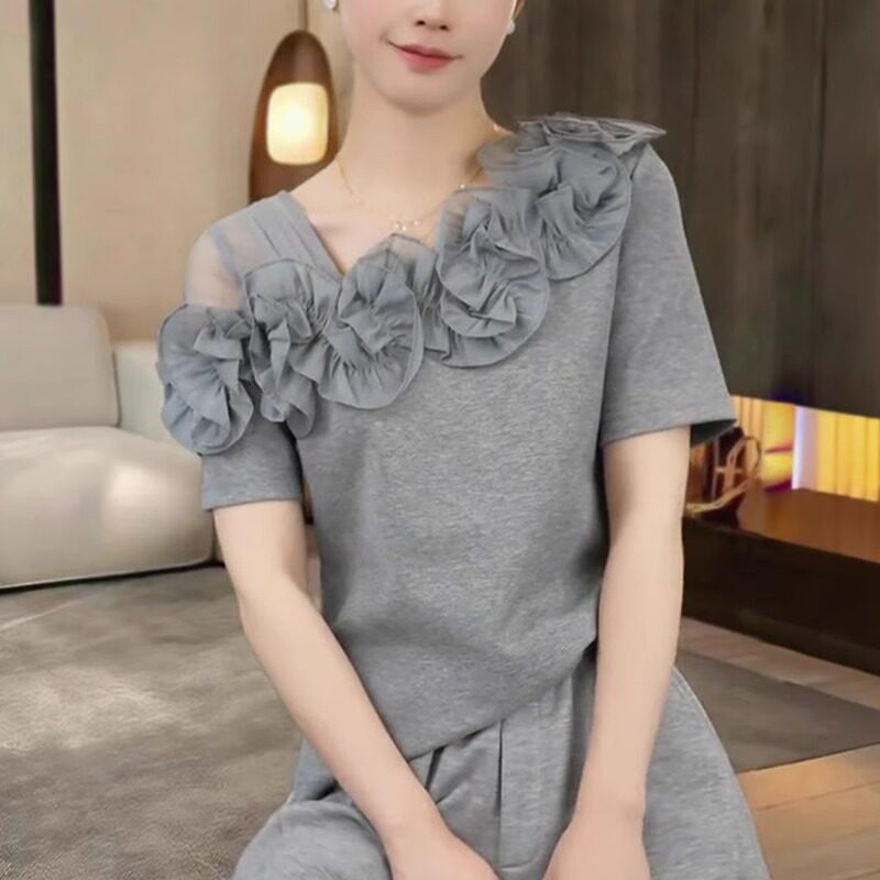 高级感洋气蕾丝短袖T恤女2025年夏季设计感拼接花朵别致露肩上衣