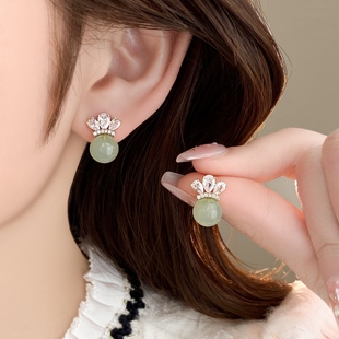 皇冠绿珠精致独特耳钉轻奢高级感气质大气2025新款爆款耳饰耳环女