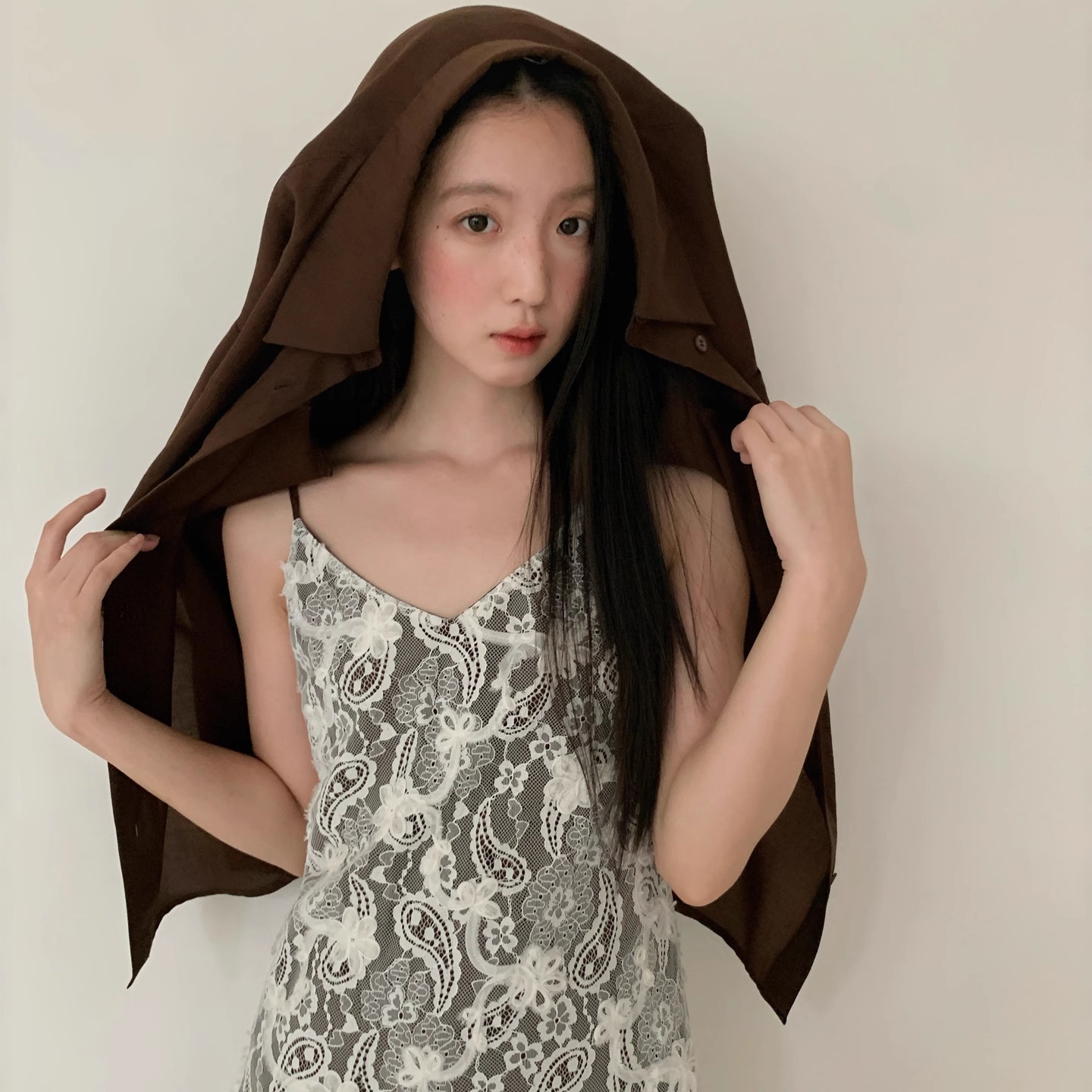 夏安若诠释美 NEWOPEN 25秋法式复古浪漫v领重工蕾丝吊带连衣裙女