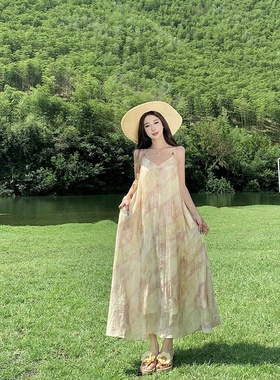 夏安若海边度假慵懒松弛感黄色v领串珠吊带连衣裙女气质超仙宽松a