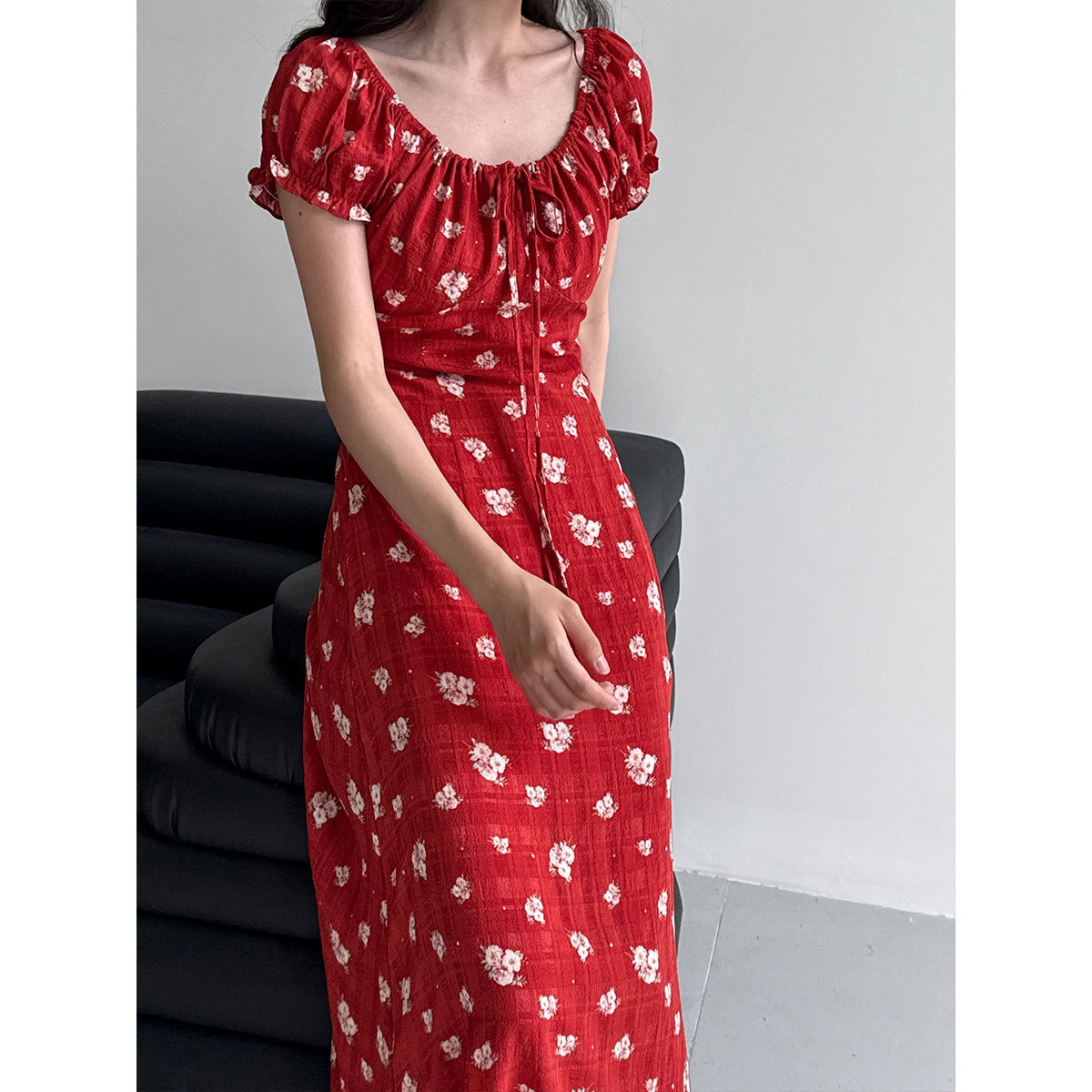 夏安若鹿西  法式茶歇泡泡袖碎花连衣裙夏季收腰显瘦领口抽绳长裙