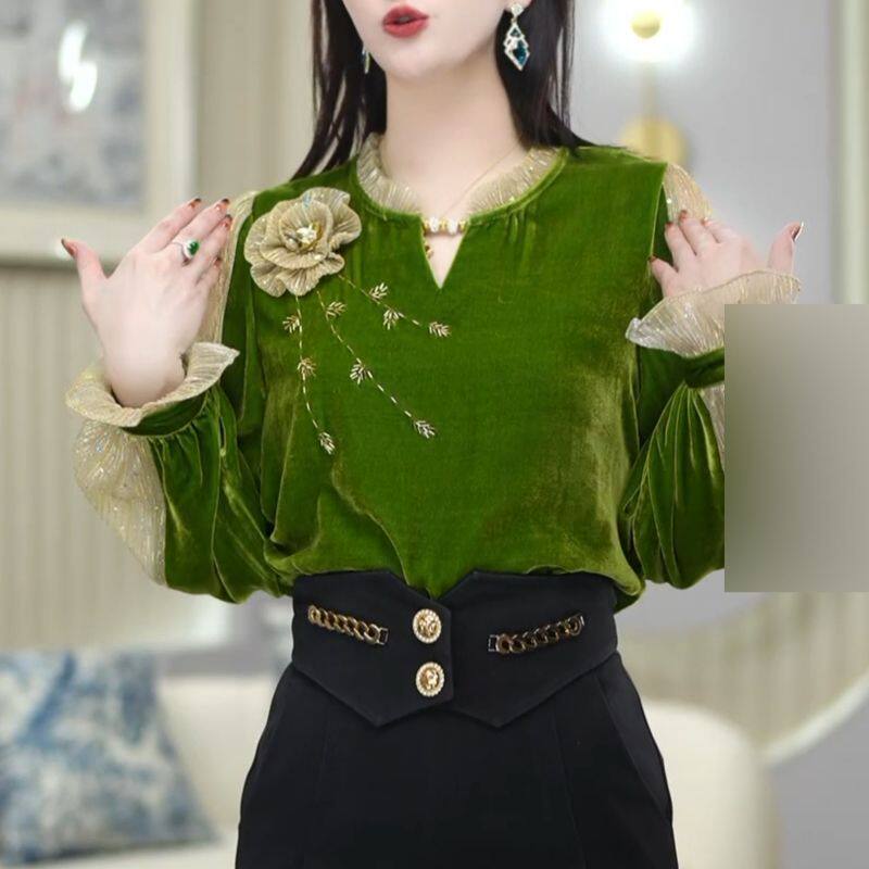 减龄洋气拼接设计绿色衬衫女2026秋通勤百搭立体花朵套头衬衣潮