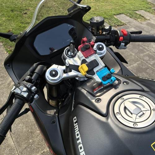 适用钱江赛600rs手机支架