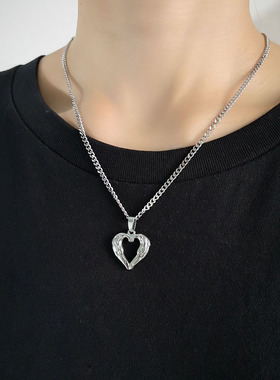 欧美简约镂空钛钢桃心颈链