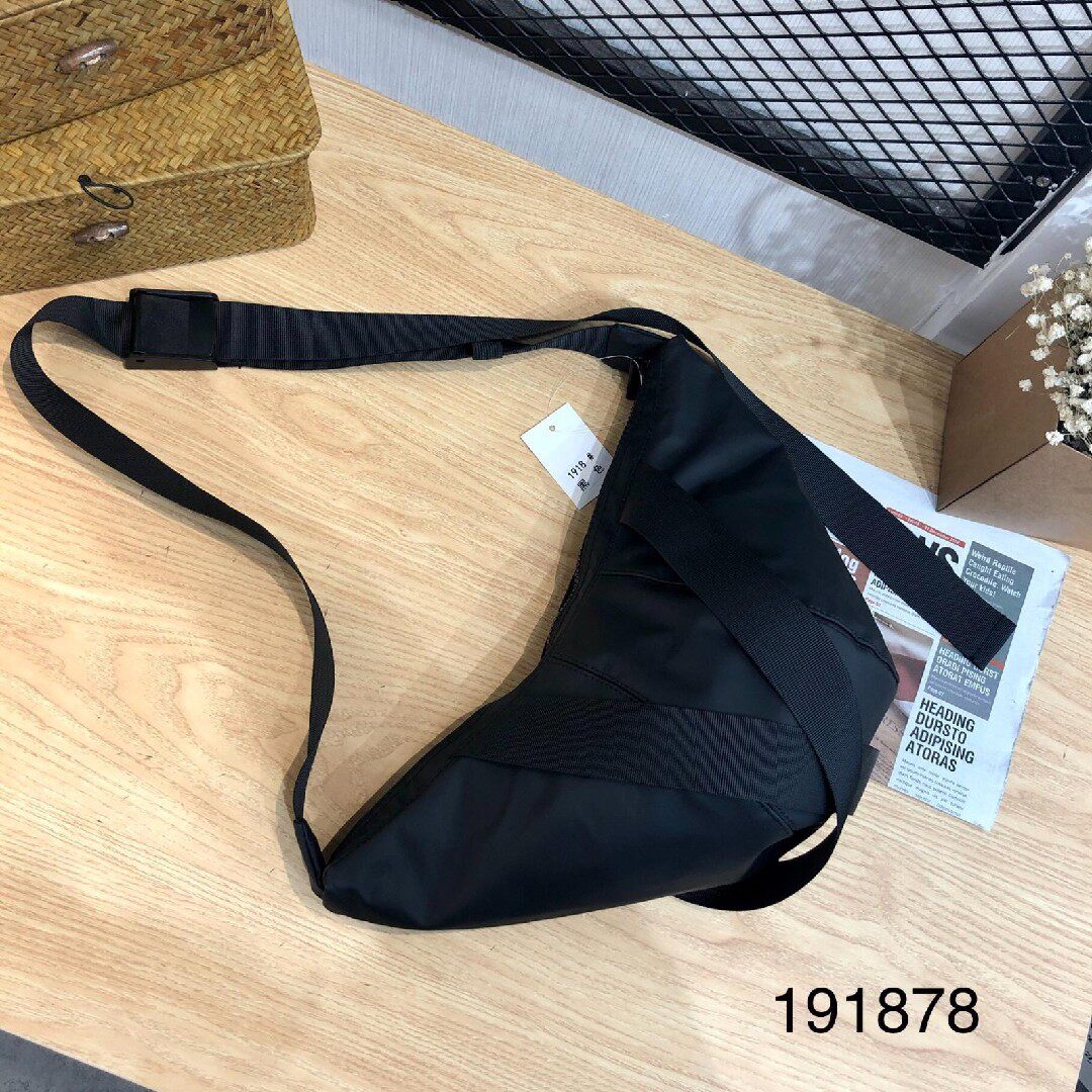 时尚斜挎包蹦迪大容量新款防水料手机包女个性学生背包男潮女包包