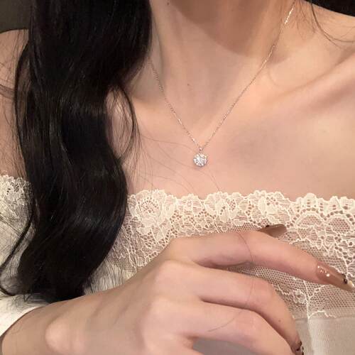 2025新莫桑石雪花纯银项炼S925利基高端锁骨炼珠宝女性精美礼品
