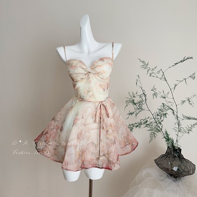 kubiliv春日梦境法式碎花系带收腰吊带短裙纯欲氛围感连衣裙