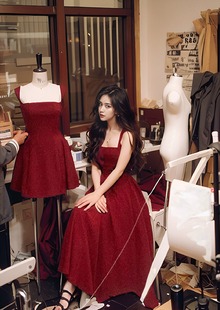 从一时刻 红色U领吊带连衣裙女2025新款法式小众高级感a摆裙