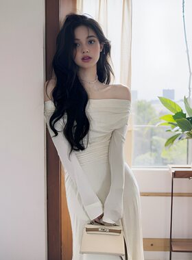 露肩长袖褶皱修身长裙