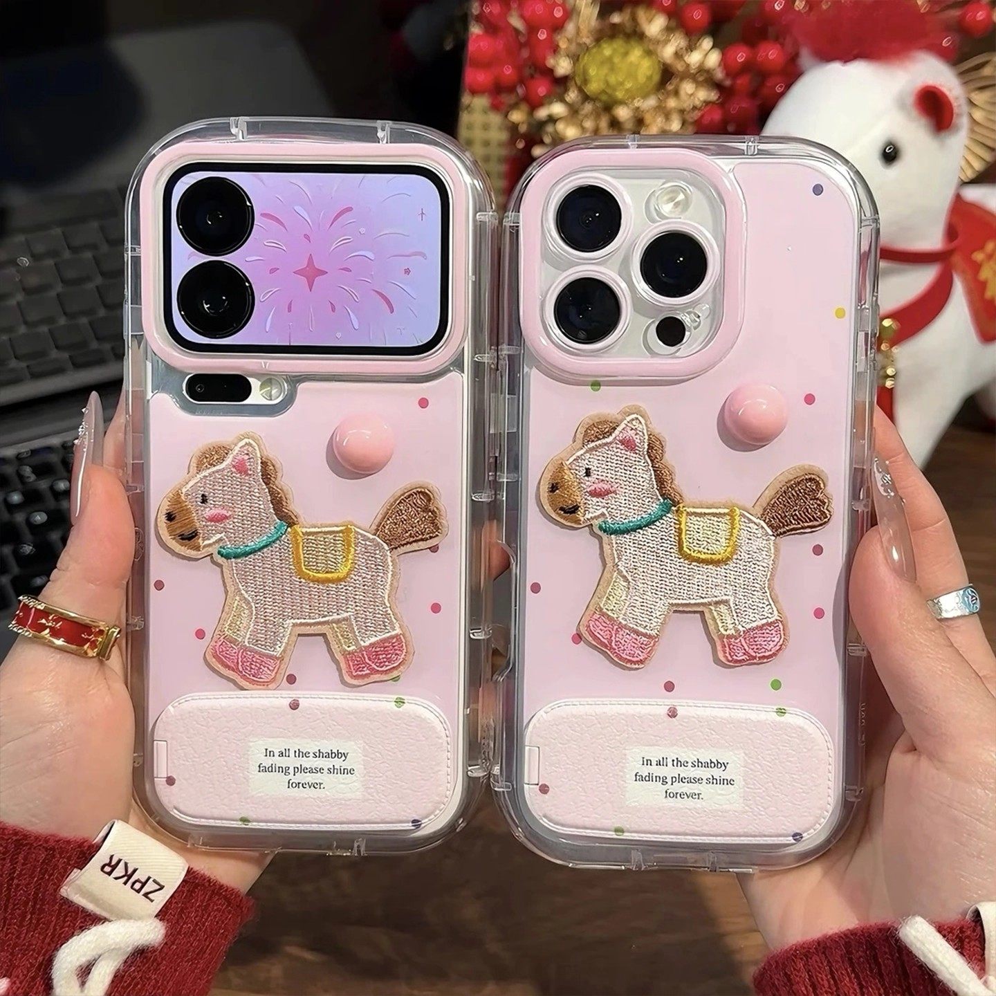 粉底可爱波点刺绣小马适用苹果17手机壳iPhone16/15/14PROMAX马年vivo华为nova15透明reno15全包s50小米17pro