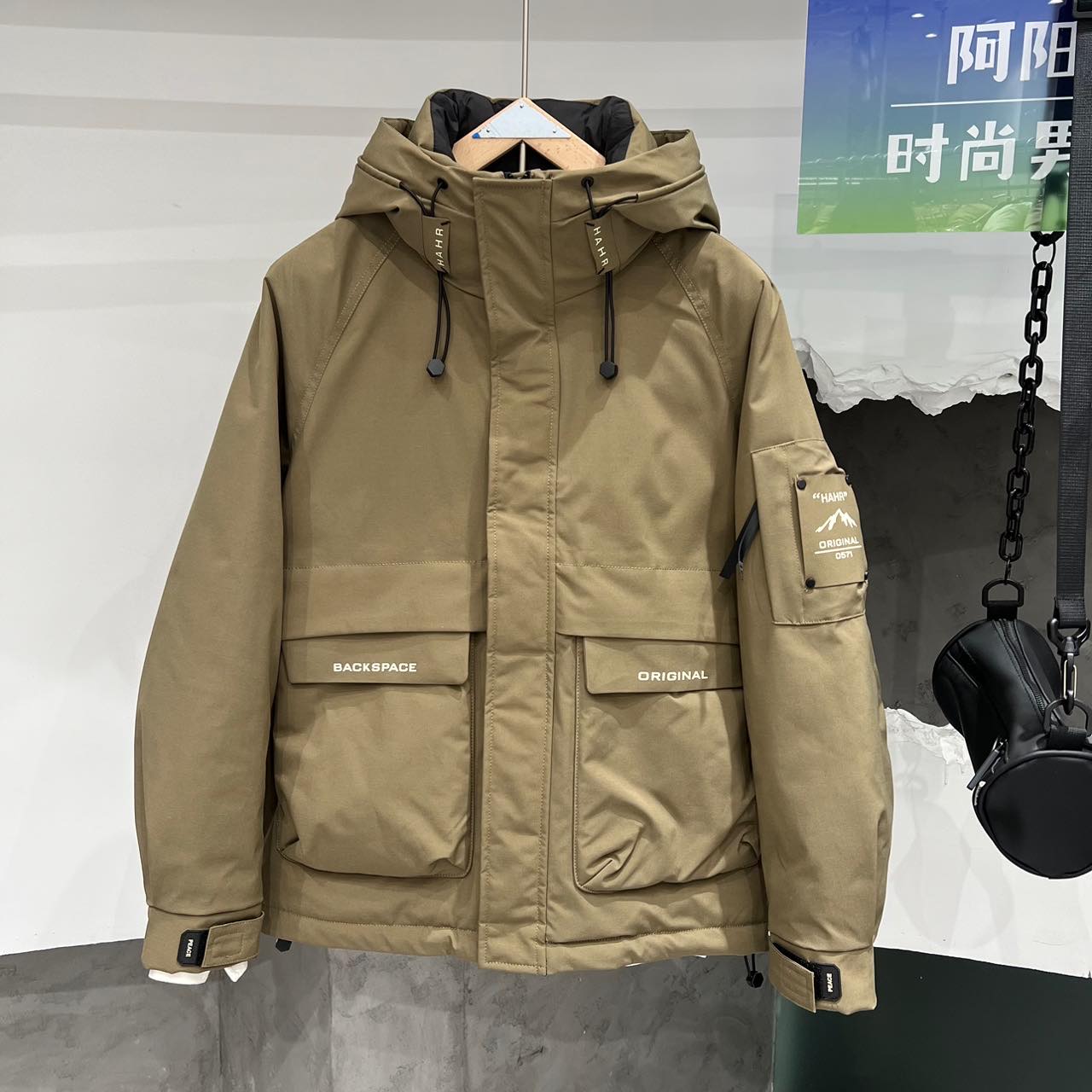 男士冬季新款工装连帽羽绒服宽松百搭潮流加厚青年时尚外穿款上衣