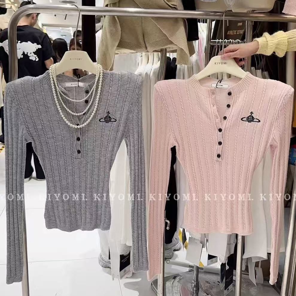 V领刺绣小标修身长袖短款针织衫