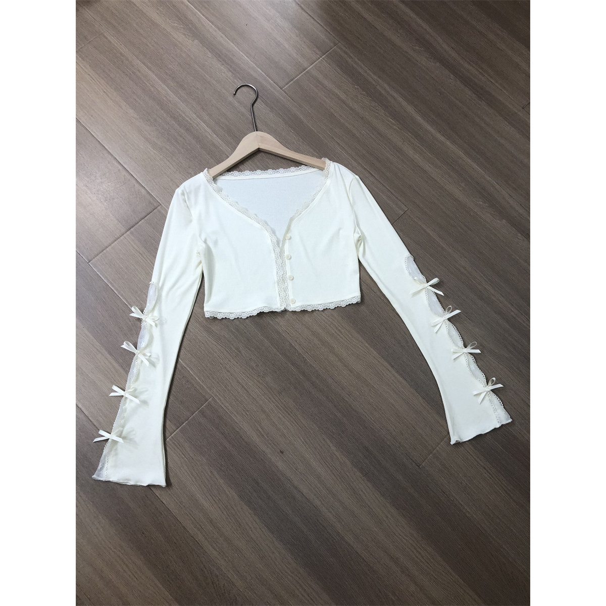 越韩小鱼Musefish 蕾丝拼接蝴蝶杏色开衫百搭短外套防晒长袖罩衫