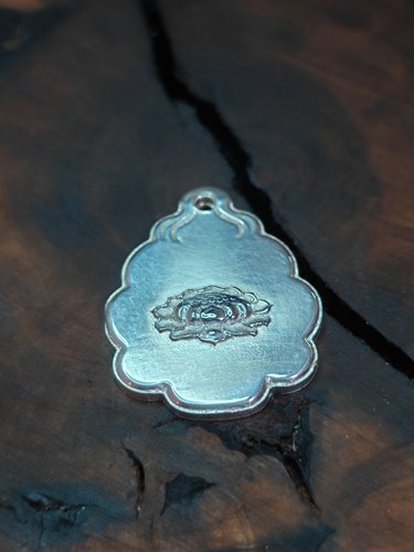 999足银莲花莲座吊坠精修长 21mm 宽 17mm厚 2mm 左右 4.5g左右