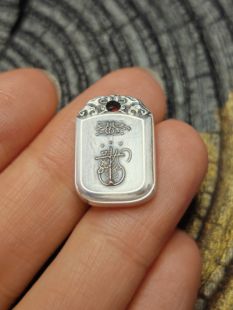 999足银原创浮雕灵官讳字符吊坠纯手工精修精致美观适合男女佩戴