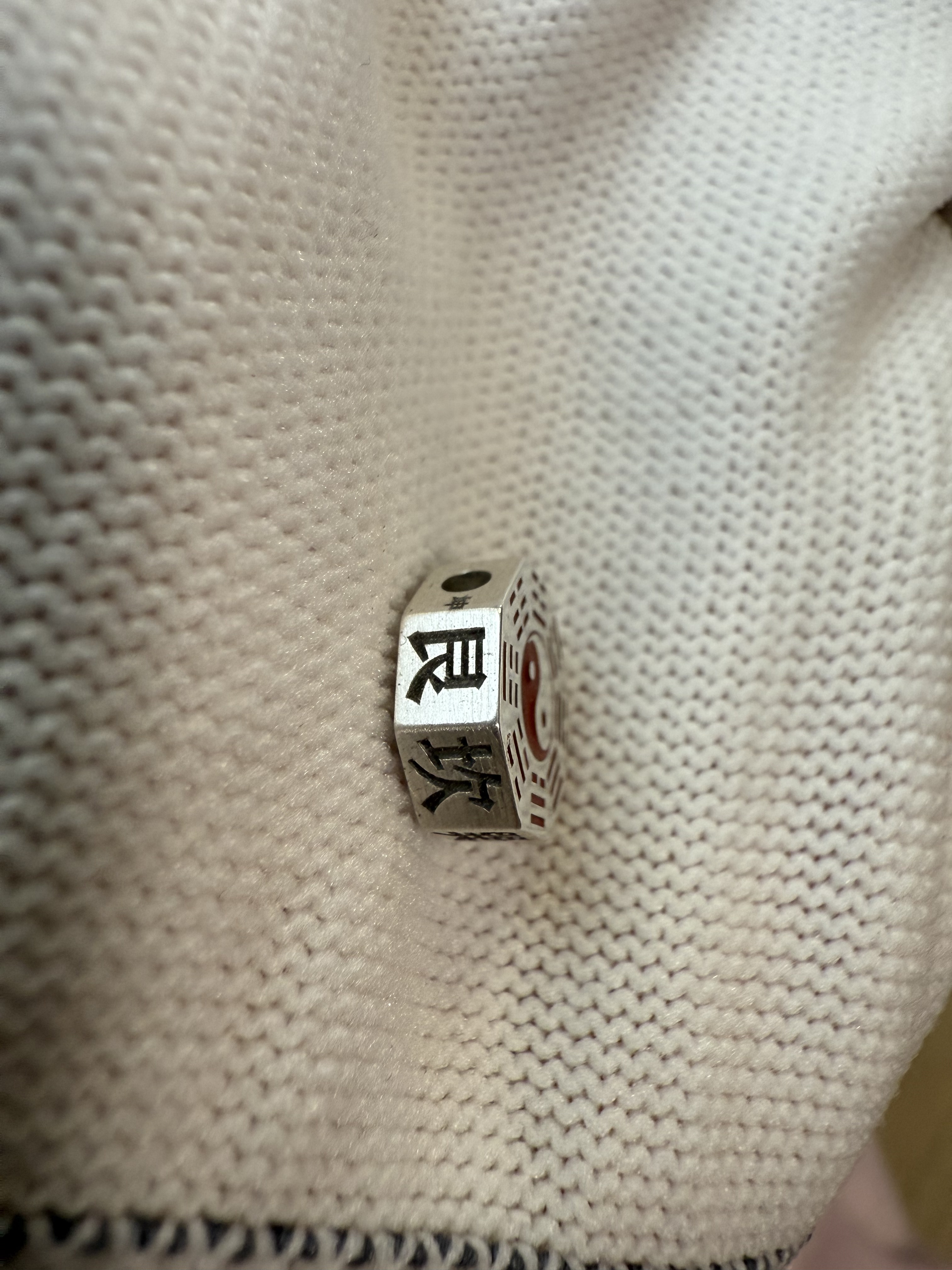 戴礼记999足银朱砂款通孔吊坠挂坠背云双面太极八卦图侧面有八卦