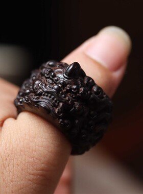 沉香木雕刻貔貅扳指环龙年款男士大戒指复古民族风手把件国潮木作