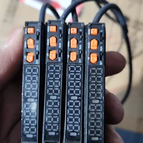 议价传感器E3X-DA21-S功能包好100一个可维修