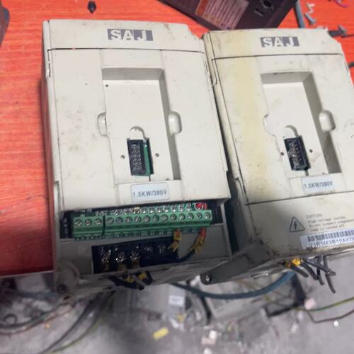 议价1.5kw，380v三晶变频器800 v1r5m3,图，可维修