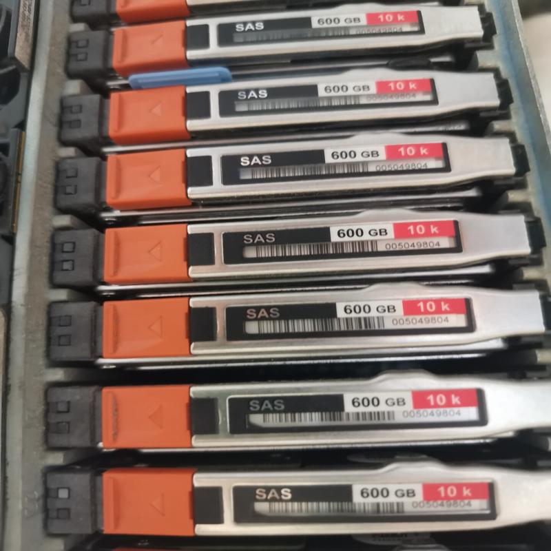议价EMC上的SAS硬盘，900G的280一个，60可维修