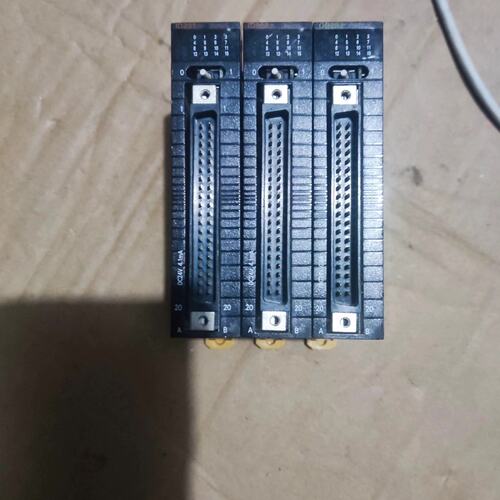 议价CJ1W-0D231，成色如图，包用运费到付，总共三个可维修
