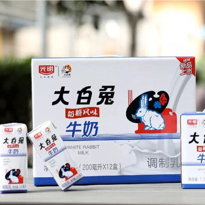 10月新货光明大白兔奶糖风味牛奶常温调制乳学生早餐奶200ml*12盒