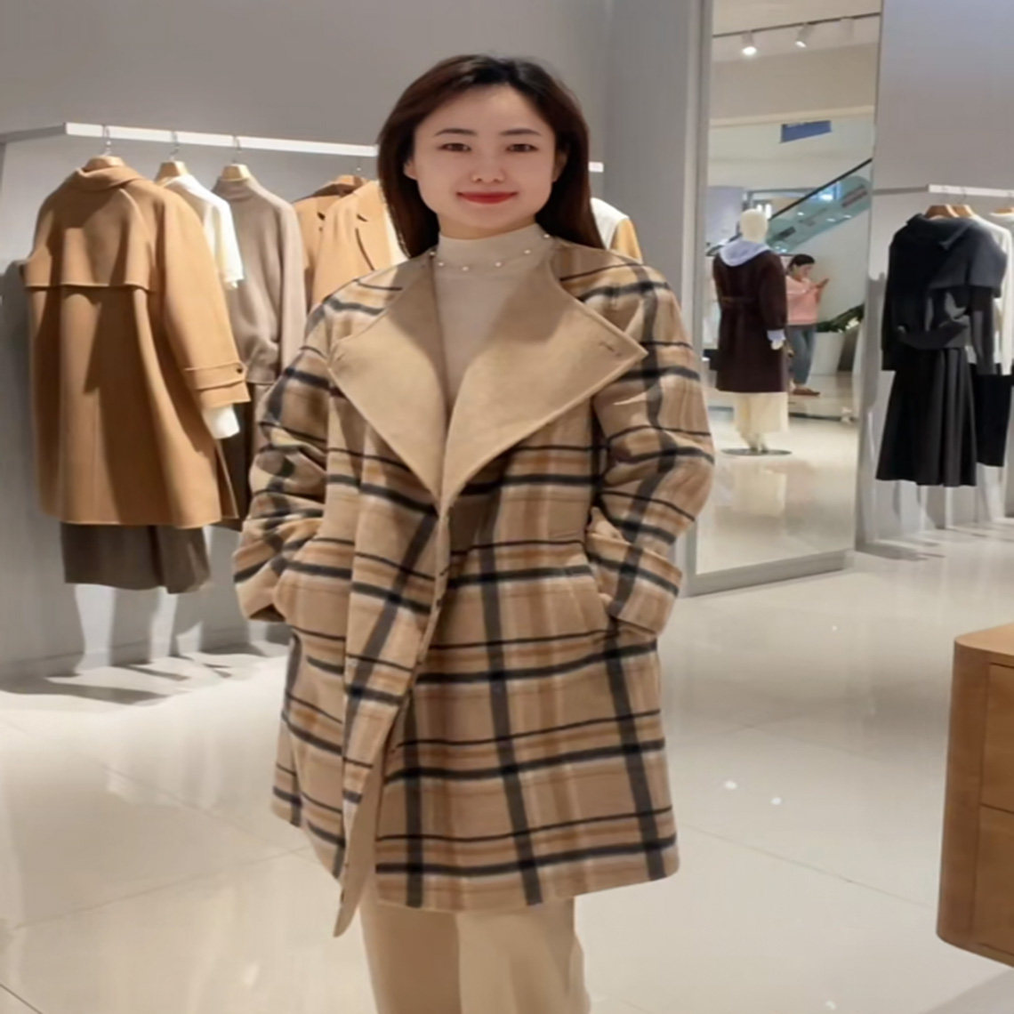 OVV2025秋冬新款女装一字领时髦格纹中长款羊毛大衣GWDAJ45101A