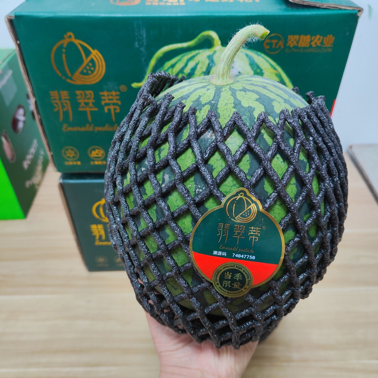 正宗翡翠蒂无籽西瓜海南麒麟瓜单果9斤新鲜红壤西瓜皮薄脆甜多汁