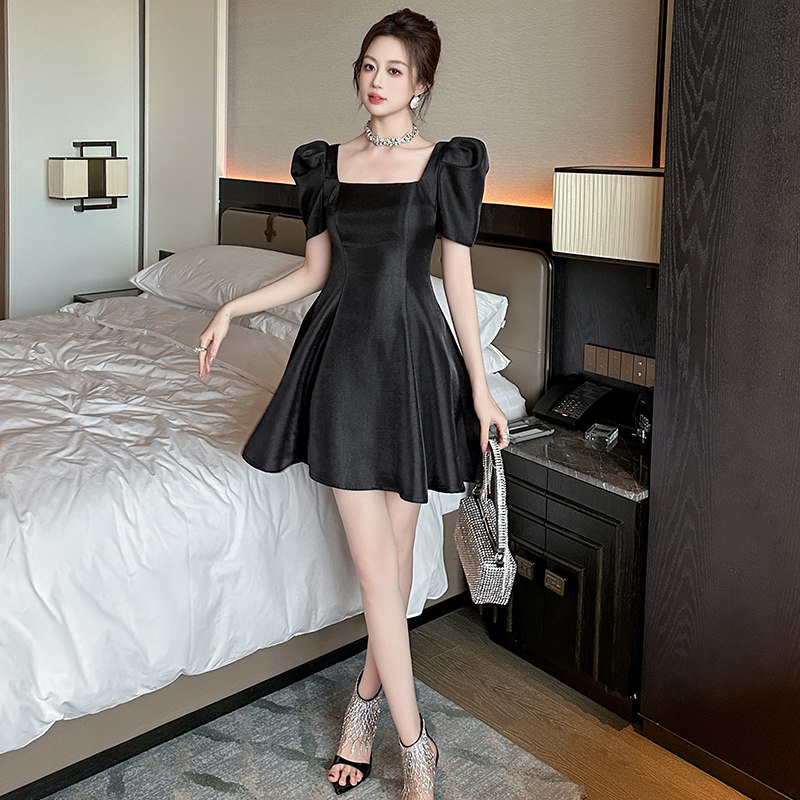 赫本风气质黑色连衣裙夏季短款简约纯色名媛风轻奢平时可穿小礼服