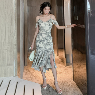雪纺吊带连衣裙女夏2026新款性感低胸中长款碎花礼服包臀鱼尾长裙