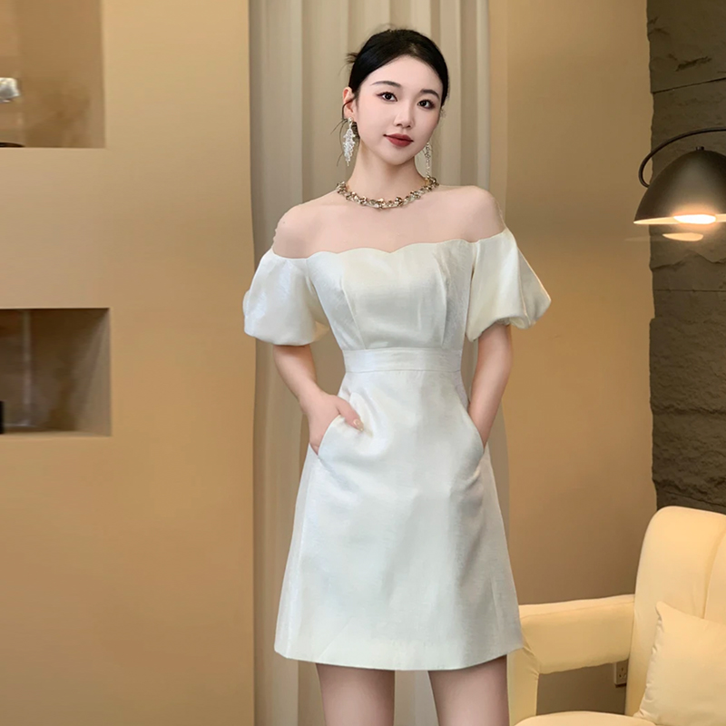 一字肩白色连衣裙女2024新款夏装高级感泡泡袖收腰显瘦a字裙短裙