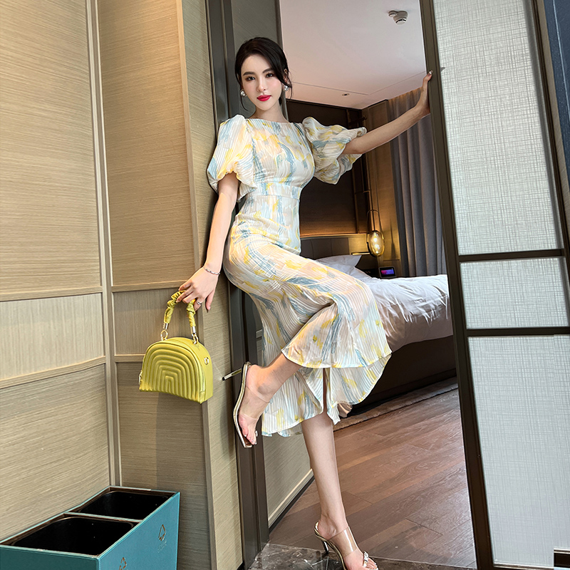 茶歇法式鱼尾连衣裙女夏季高级感收腰显瘦小众气质泡泡袖包臀长裙