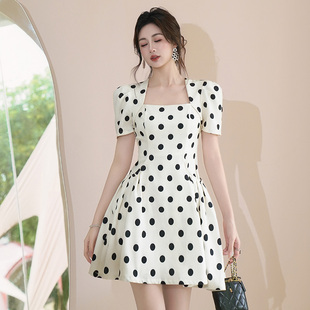 连衣裙2025新款今年流行爆款轻奢气质小众设计波点收腰显瘦短裙女