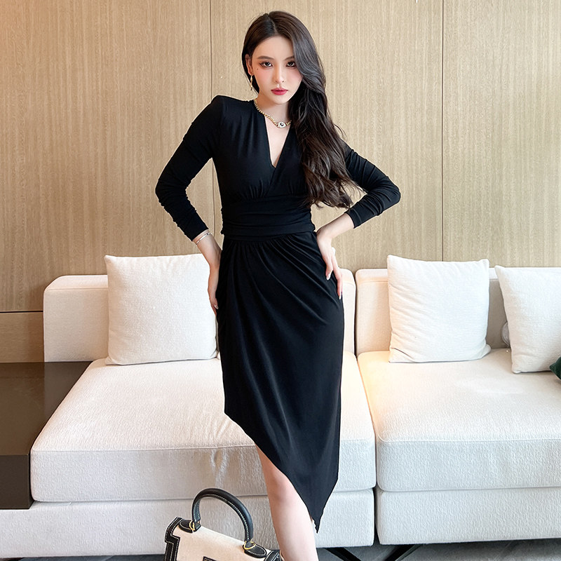 茶歇复古法式连衣裙女2026春季新款气质名媛V领遮肚子高腰包臀裙