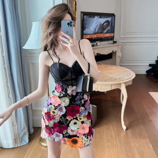 气质高级感海边度假裙子2024显瘦短款性感平时可穿收腰吊带连衣裙