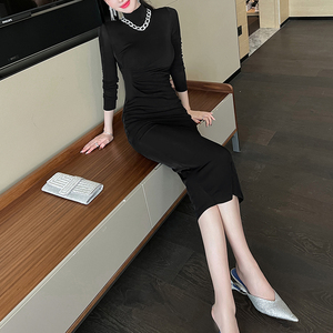 长袖打底黑色连衣裙2026春季新款女修身显瘦气质长裙内搭包臀裙