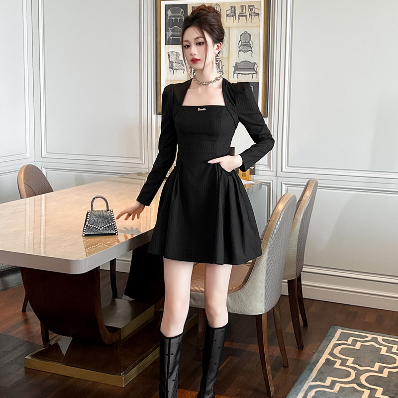 黑色连衣裙春季气质女装高级感小个子赫本风方领收腰显瘦礼服裙子