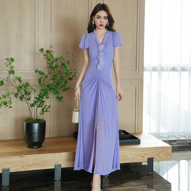 小众设计v领紫色连衣裙夏季新款褶皱立体花朵气质收腰修身女长裙