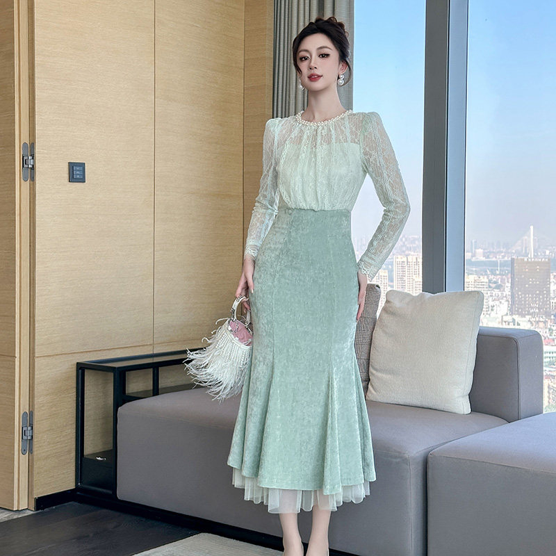绿色连衣裙女2026新款冬季内搭蕾丝假两件修身显瘦长裙鱼尾裙礼服